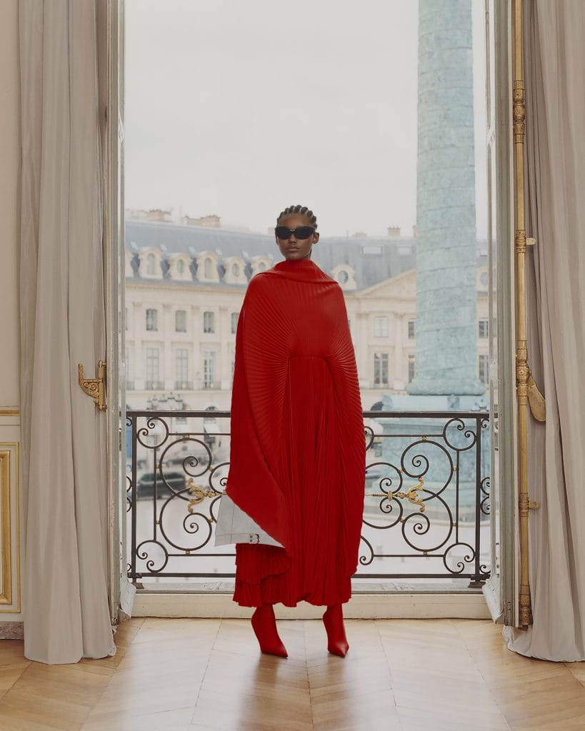 balenciaga スノードーム Balenciaga Resort 2024: Demna Finds His Humour Again With Capital