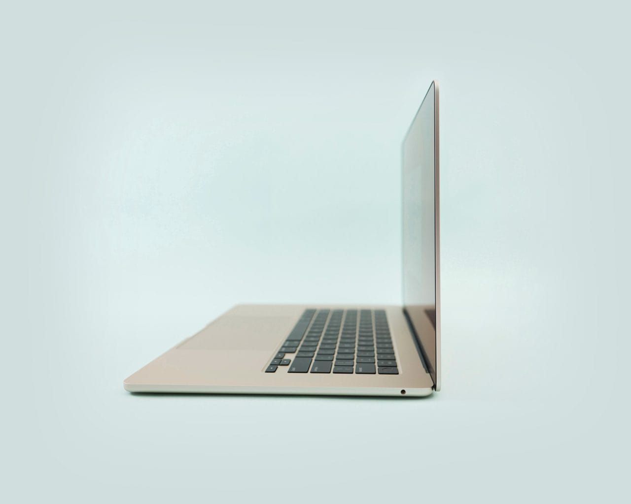 Hands On With The New 15-Inch Apple Macbook Air - Grazia Singapore