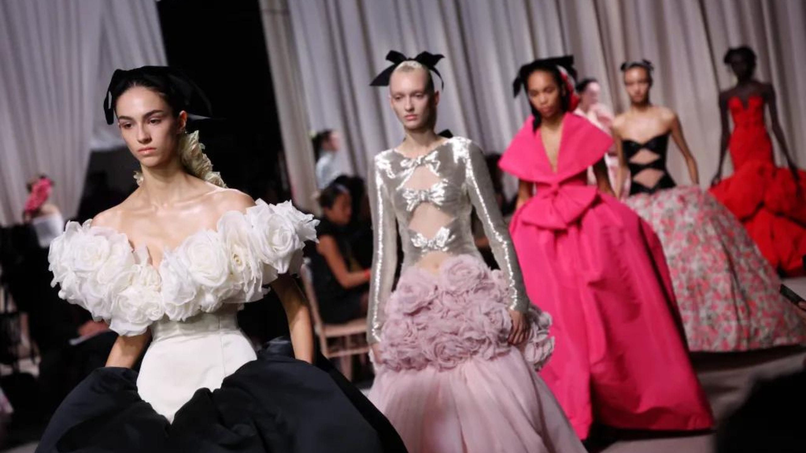 新品SALE☆ GIAMBATTiSTA VALLi ジャケット Backstage at the Giambattista Valli Fall 2018 Couture Show, Where