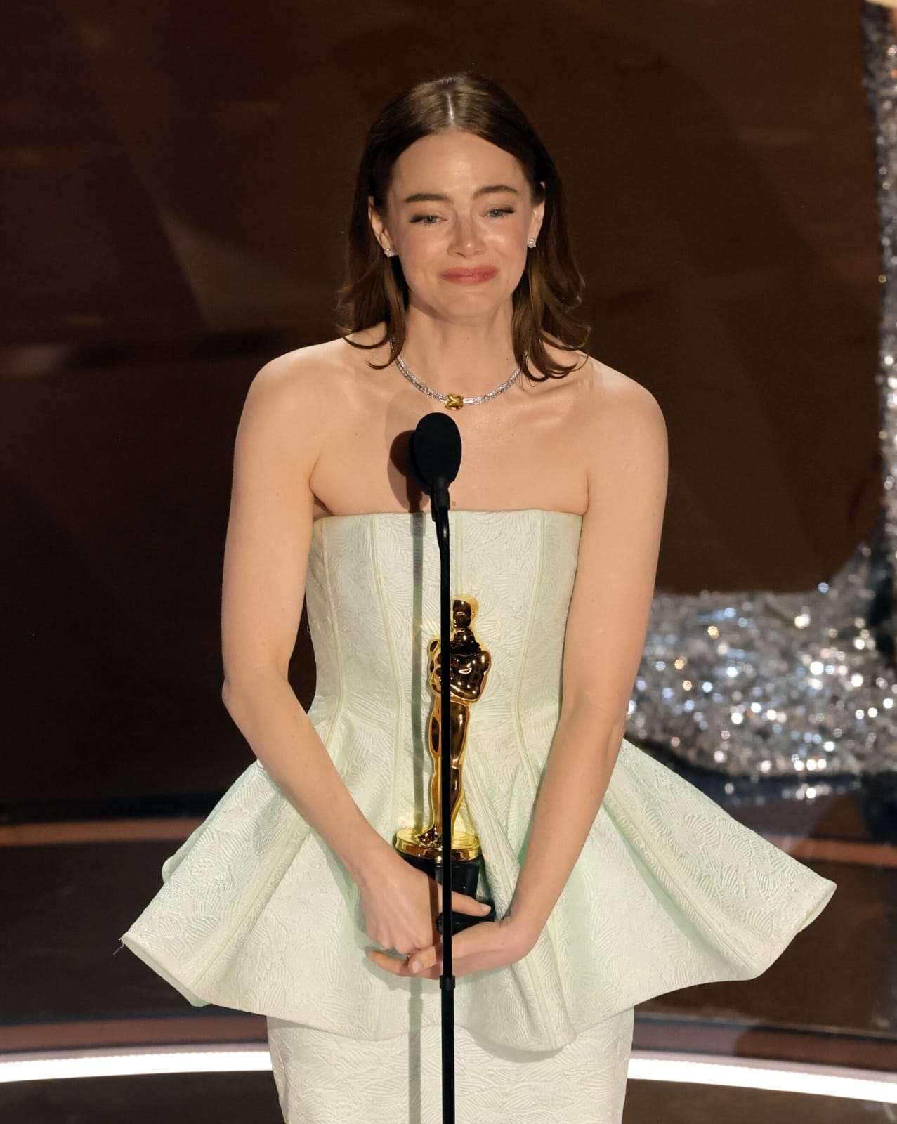 Here's Why Jennifer Lawrence Handed Emma Stone Her Oscar