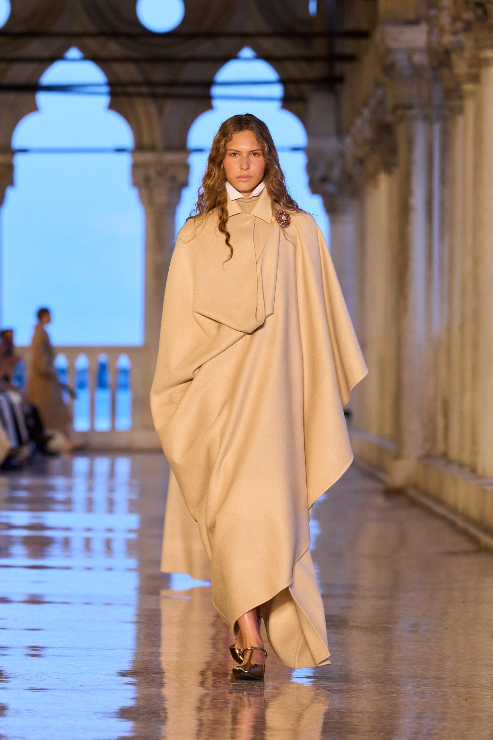 Maxmara 25SS 完売品 ロゴタグ ロングジレ M 新品同様 36 Max Mara Cruise 2025: From Venetia With Love
