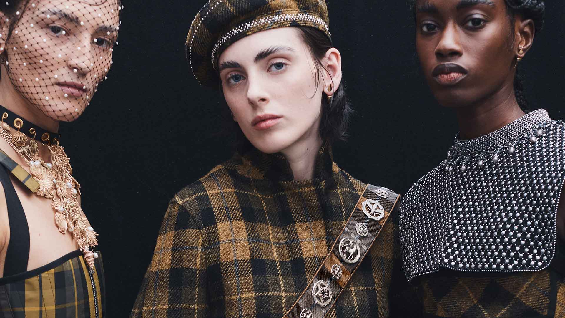 値下げ可能 美品☆Christian Dior ストライプWボタンセットアップ Christian Dior セットアップ ダブルジャケット 斜めストライプ - メルカリ