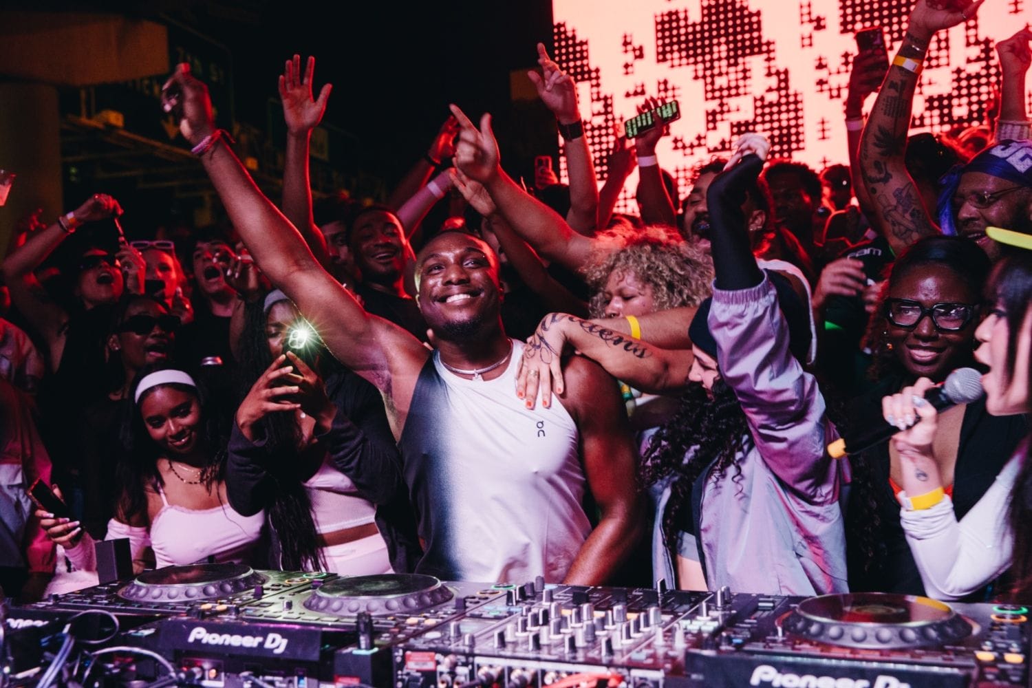 Tennis meets nightlife as On and Boiler Room take over Miami with Clubhouse Nights — an electrifying fusion of sport, music and culture.