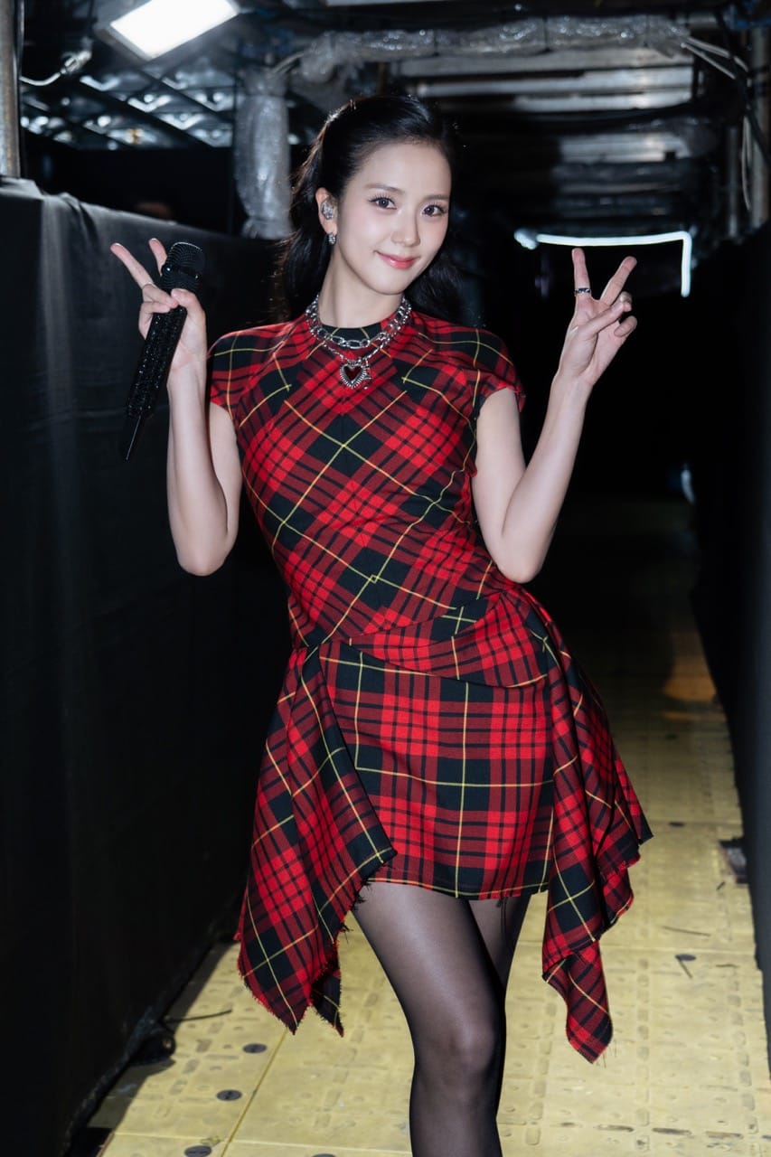 Blackpink's Best Fashion Moments From Their 'Deadline' Tour - Grazia  Singapore