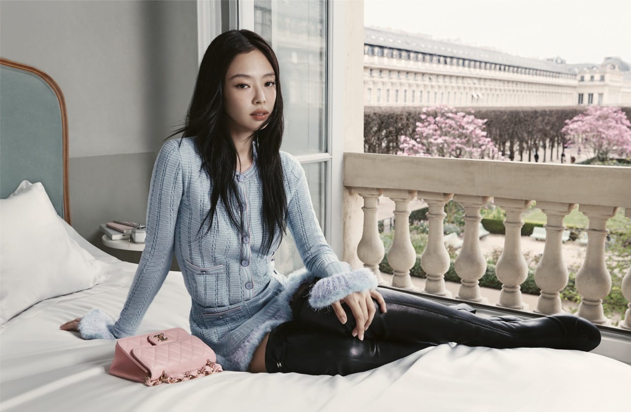 Jennie Channels '90s Rom-Com Energy In Chanel