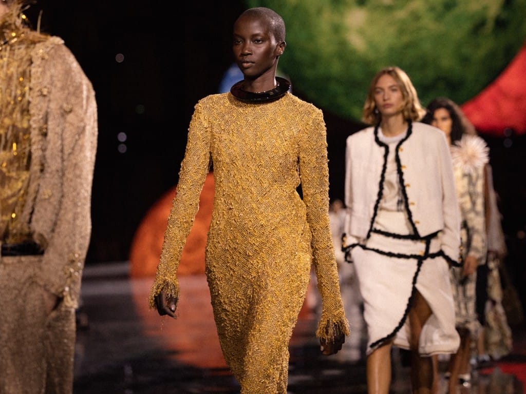 CHANEL UNIFORM ゴールド ブローチ ツイストデザイン Chanel's Spring/Summer 2026 Collection Is Selling Out Fast