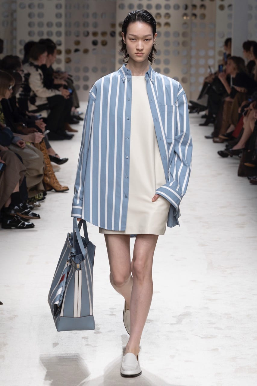 Tod's pays homage to la dolce vita for Spring/Summer 2026, taking leather and silk to  new heights of breezy coastal chic. 
