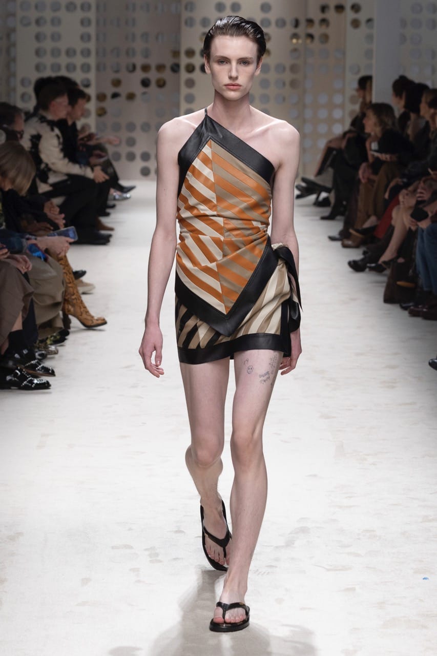 Tod's pays homage to la dolce vita for Spring/Summer 2026, taking leather and silk to  new heights of breezy coastal chic. 